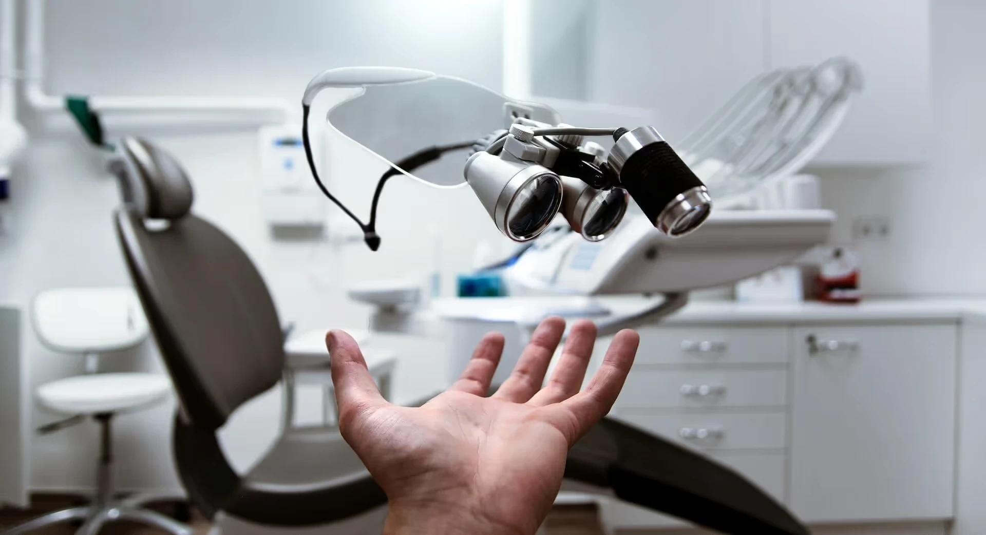 Dental muayenede kullanılan büyütme ekipmanı
